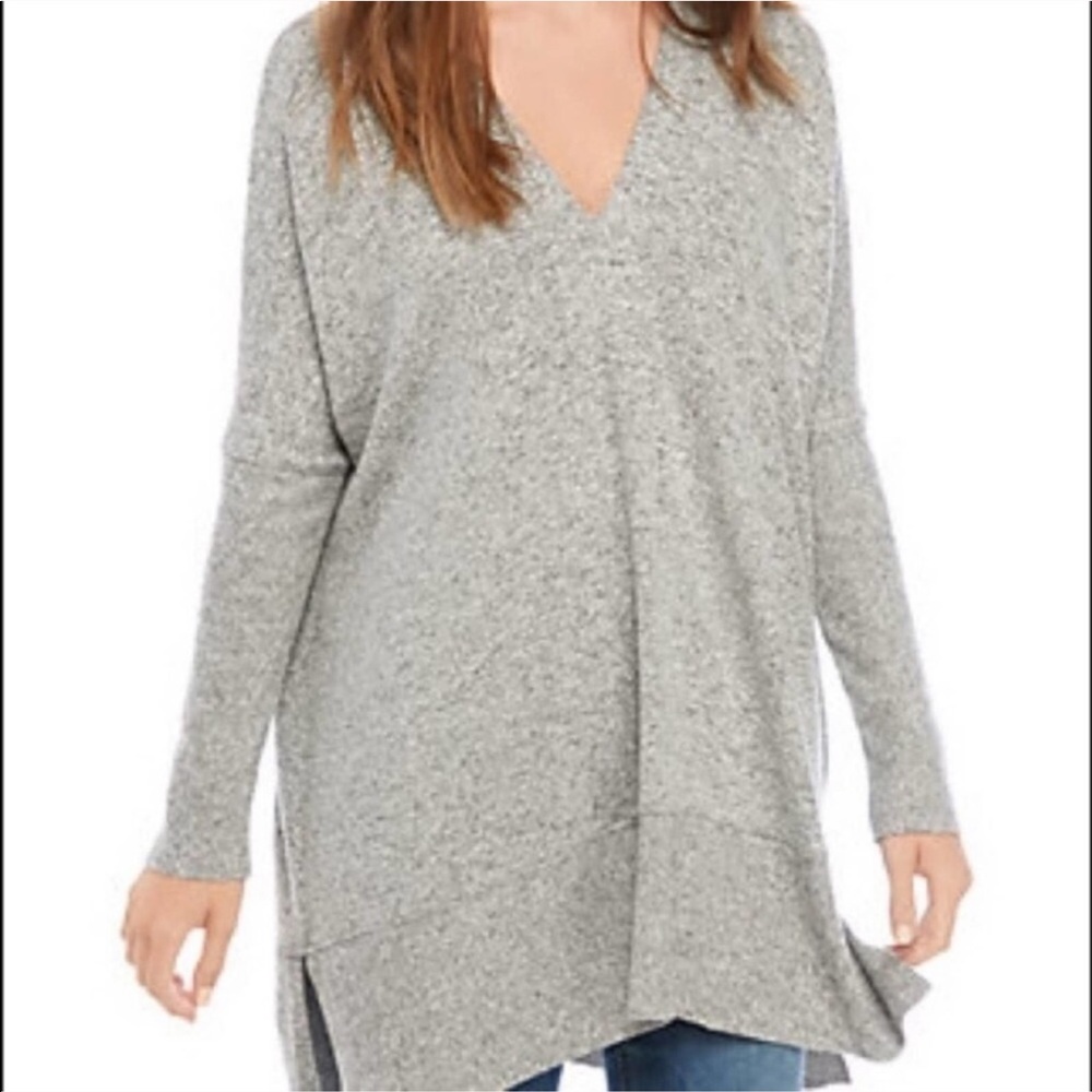 V-neck long sleeve tunic